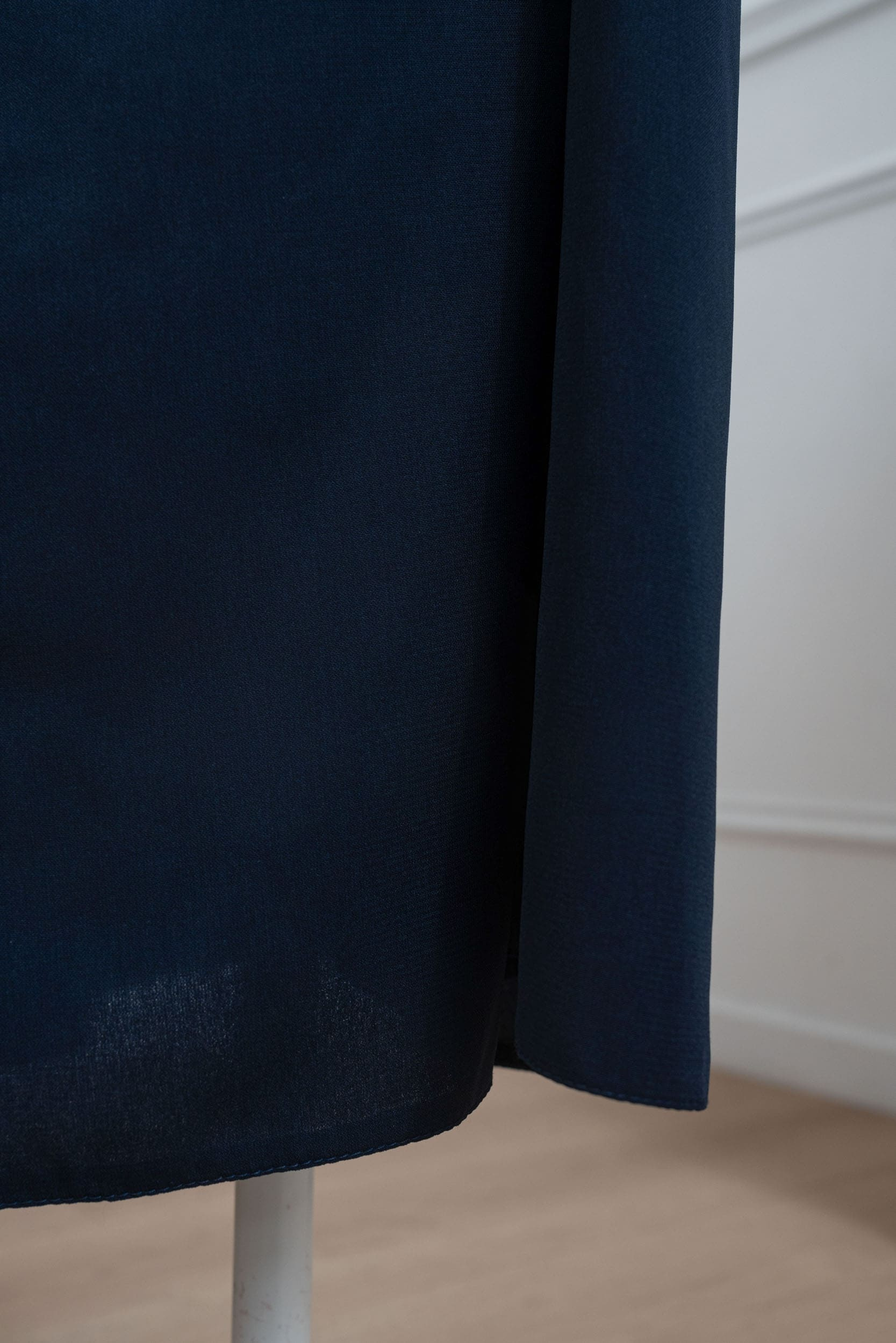 jilbab une pièce bleu pétrole détail