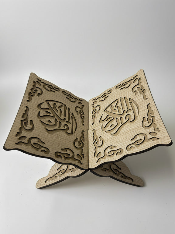 porte coran en bois beige avec gravure arabesque